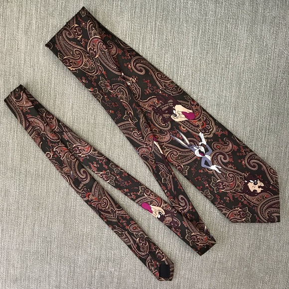 EUC Paisley Tie Necktie with Looney Tunes - Picture 3 of 6
